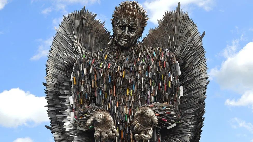 "Ангел-Ніж" був побудований в Британському металургійному центрі з ножів, переданих поліції