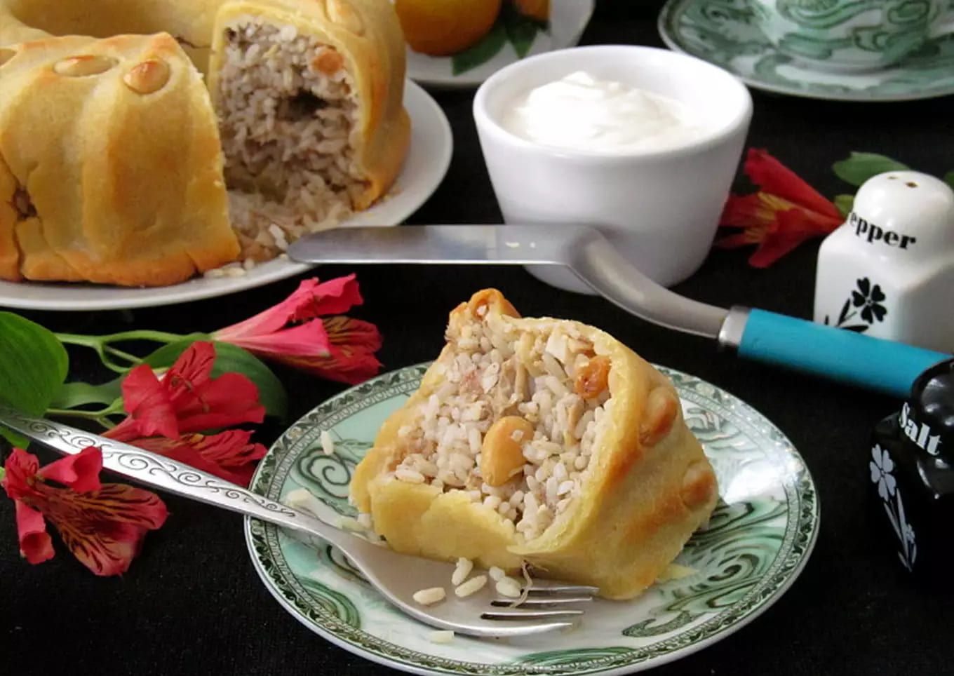 Такой плов несколько похож на пирог с ароматной рисовой начинкой! Такой плов несколько похож на пирог с ароматной рисовой начинкой!