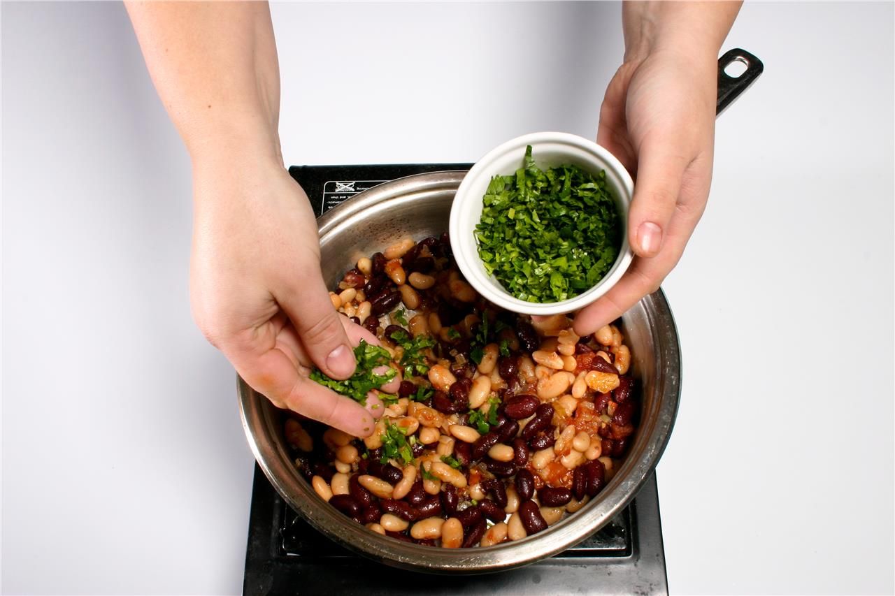 З безлічі видів квасолі можна робити салати, супи, паштети. З безлічі видів квасолі можна робити салати, супи, паштети.