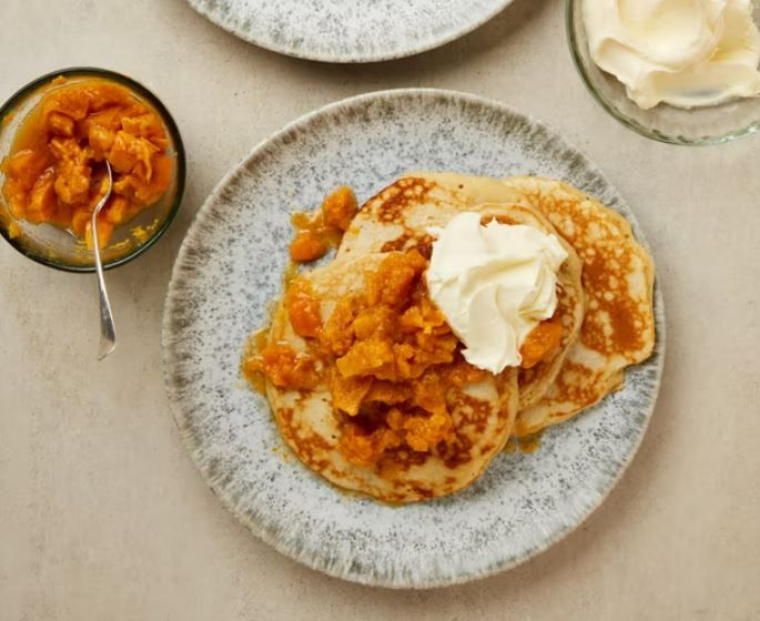 Кремпогау подают со спелой хурмой или компотом из хурмы!