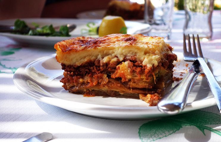 Рецепты горячей мусаки очень отличаются в зависимости от страны происхождения. Рецепты горячей мусаки очень отличаются в зависимости от страны происхождения.