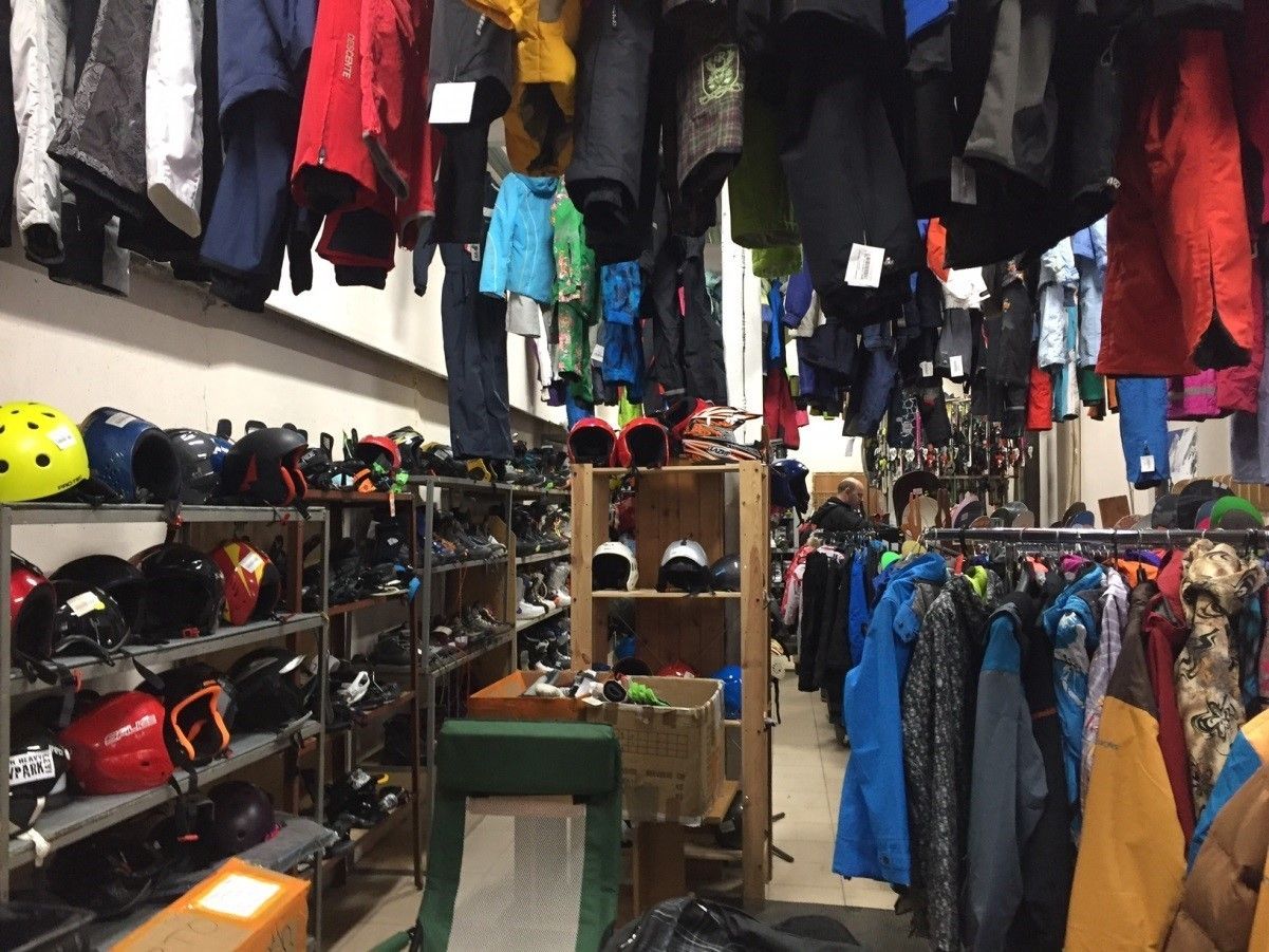 В секондах можно найти самые разные околоспортивные товары.