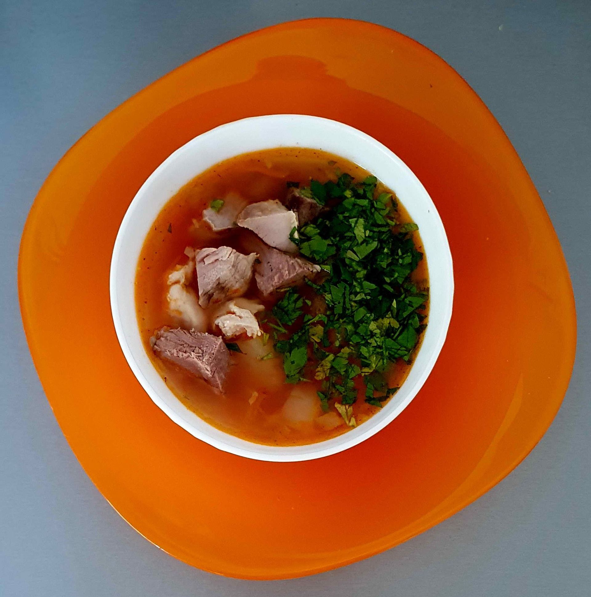 Циганський борщ готується на свинині, яловичині та курятині. Циганський борщ готується на свинині, яловичині та курятині.