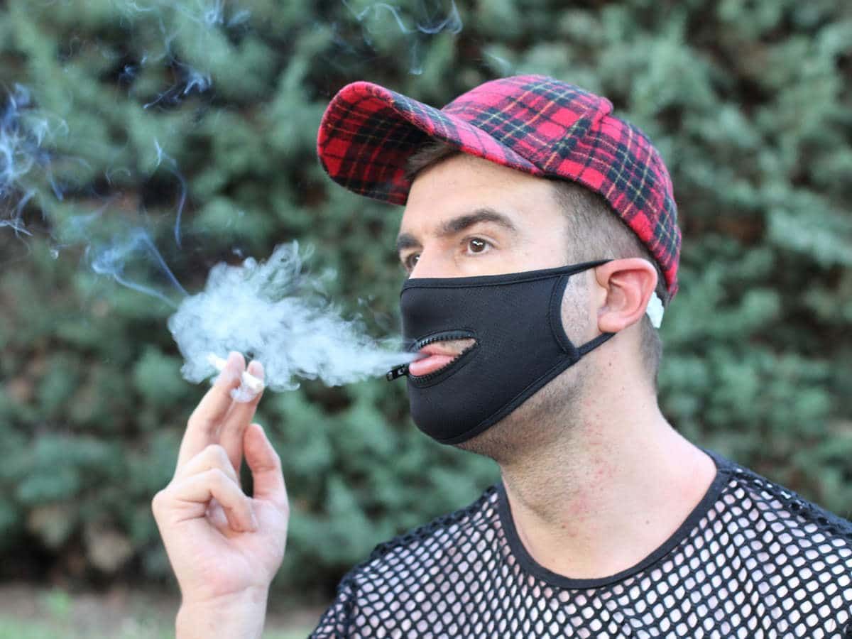 "Звичайні" курці не переходять на паучі, а починають палити і те, і інше.