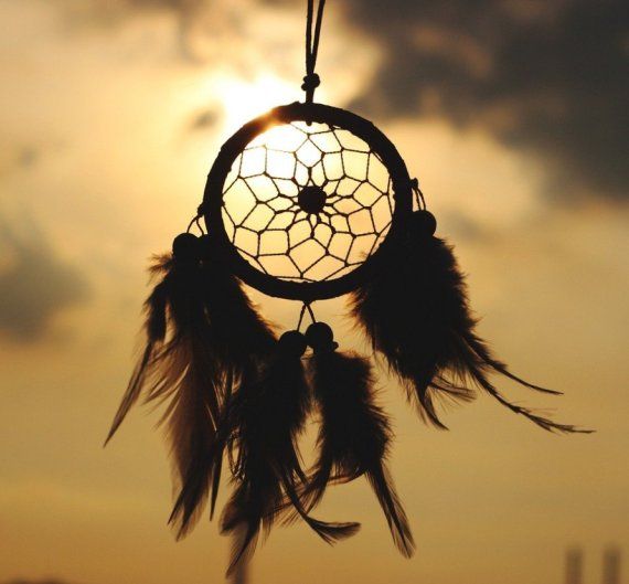 Младенцам до года снятся пророческие сны, показывающие всю дальнейшую их жизнь. Считается, что смеющегося во сне малыша забавляют ангелы Младенцам до года снятся пророческие сны, показывающие всю дальнейшую их жизнь. Считается, что смеющегося во сне малыша забавляют ангелы