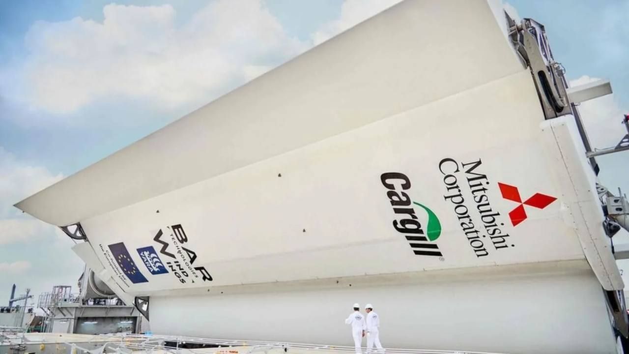 Установка парусов на верфи в Китае Установка парусов на верфи в Китае