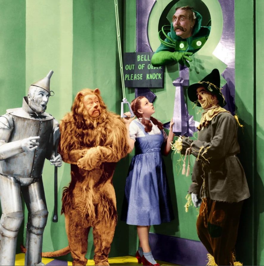 Странствующие туфельки были сшиты для "Волшебника страны Оз". Странствующие туфельки были сшиты для "Волшебника страны Оз".