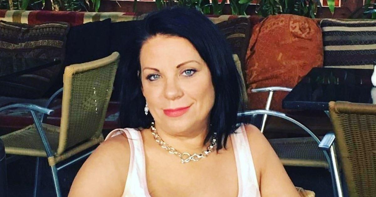 Марианна представлялась богатой наследницей, на которую вот-вот свалятся миллионы. Марианна представлялась богатой наследницей, на которую вот-вот свалятся миллионы.