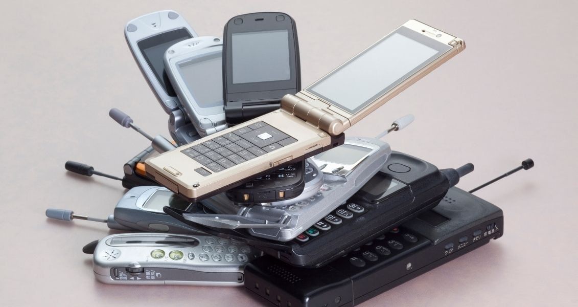 Кількість телефонів перевищує кількість комп’ютерів аж в 5 разів; японці майже усі смартфони роблять водонепроникними