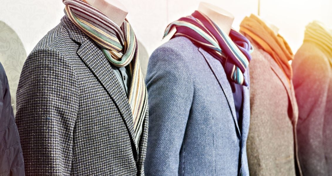 У сьогоденні твідовий одяг не втратив своєї популярності: особливо актуальні теплі сорочки-курточки та костюми