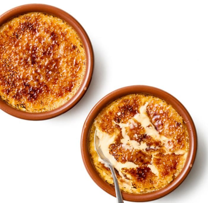 Мы готовим базовый десерт крем-брюле.