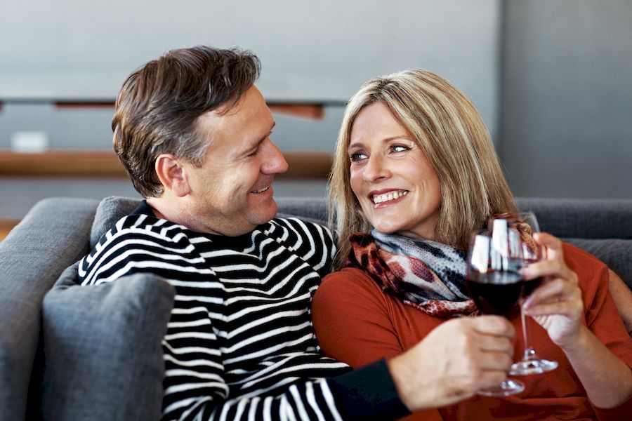 Пара, яка разом п'є, довше живе. Пара, яка разом п'є, довше живе.