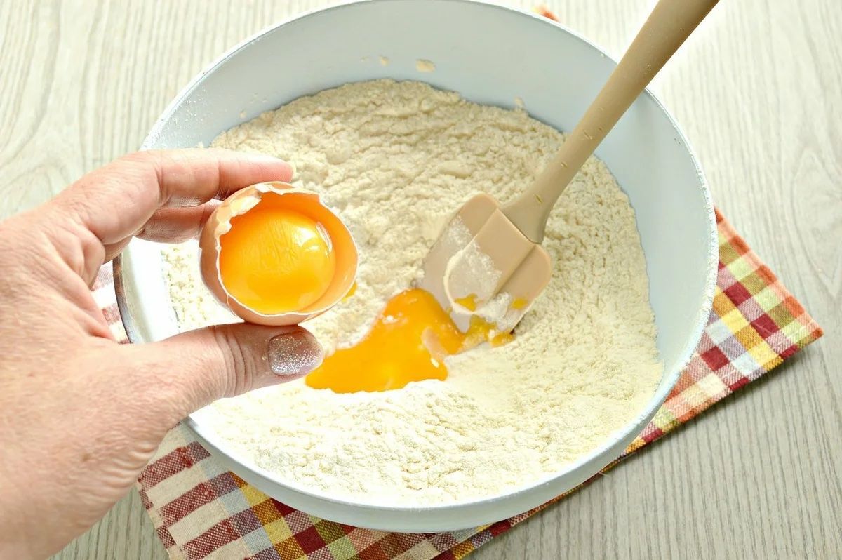 Яйця не першої свіжості придатні для простого тесту. Яйця не першої свіжості придатні для простого тесту.