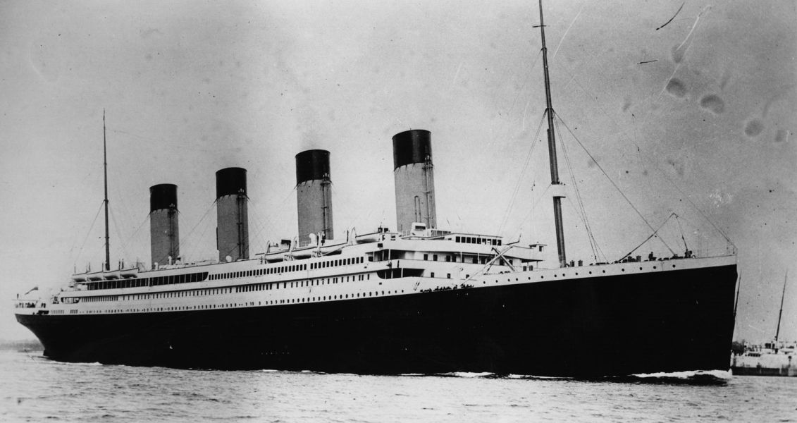 «Титанік» мав декілька попереджень про наявність айсбергів у цьому районі, але екіпаж корабля не вжив достатніх заходів, щоб їх уникнути