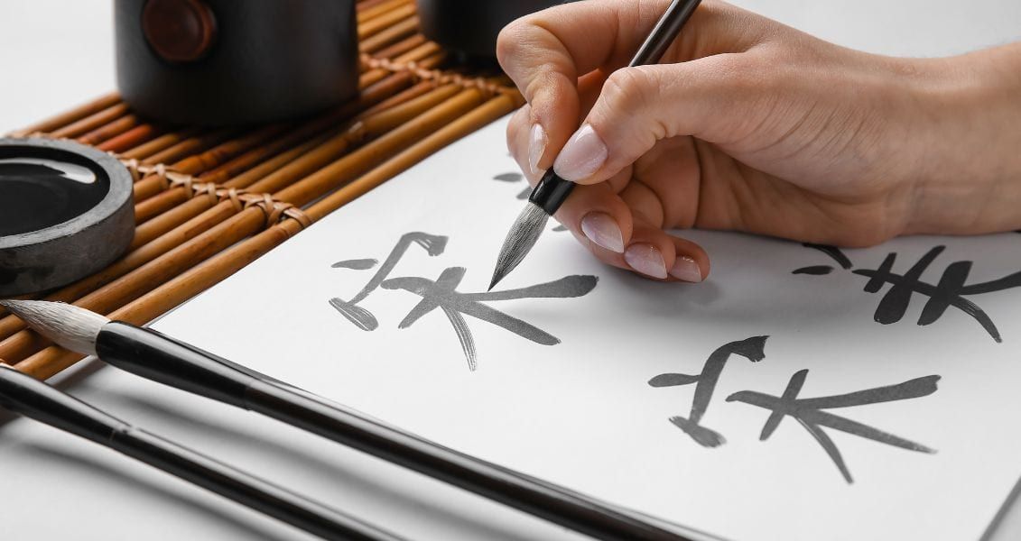 Написание собственного хайка может стать упражнением для размышлений, позволяющим отразить красоту момента в нескольких простых словах