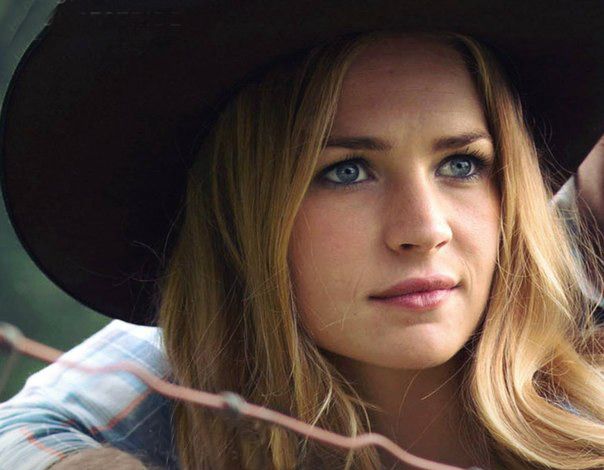 Бріт Робертсон