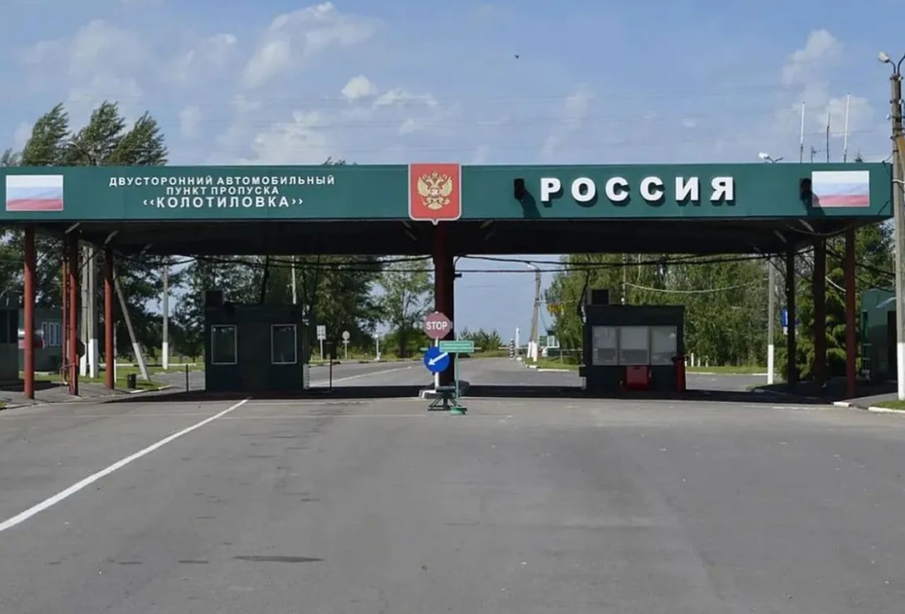 В течение полутора лет волонтер помогал украинцам добираться до КПП Колотиловка.  В течение полутора лет волонтер помогал украинцам добираться до КПП Колотиловка.