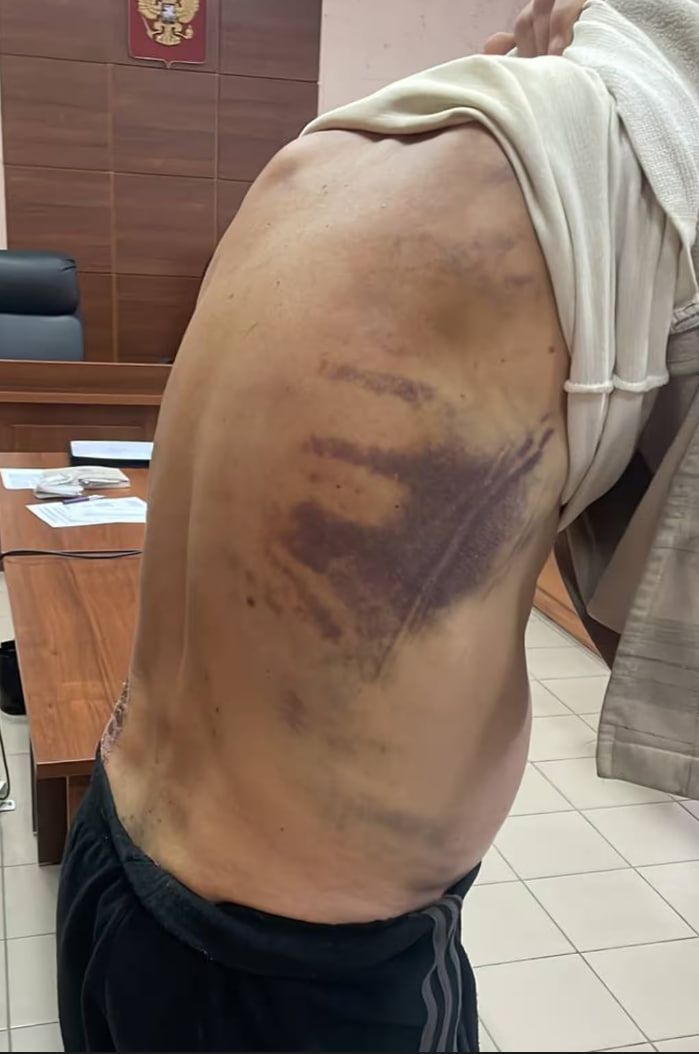 Пытки заставили Александра признаться во всех обвинениях. Пытки заставили Александра признаться во всех обвинениях.