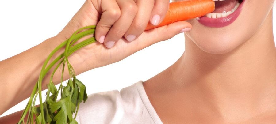 Травмувати і зуби, і ясна легко навіть корисною їжею.