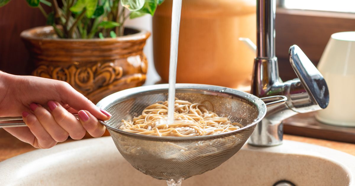 Холодний душ тільки погіршує смак макаронів. Холодний душ тільки погіршує смак макаронів.