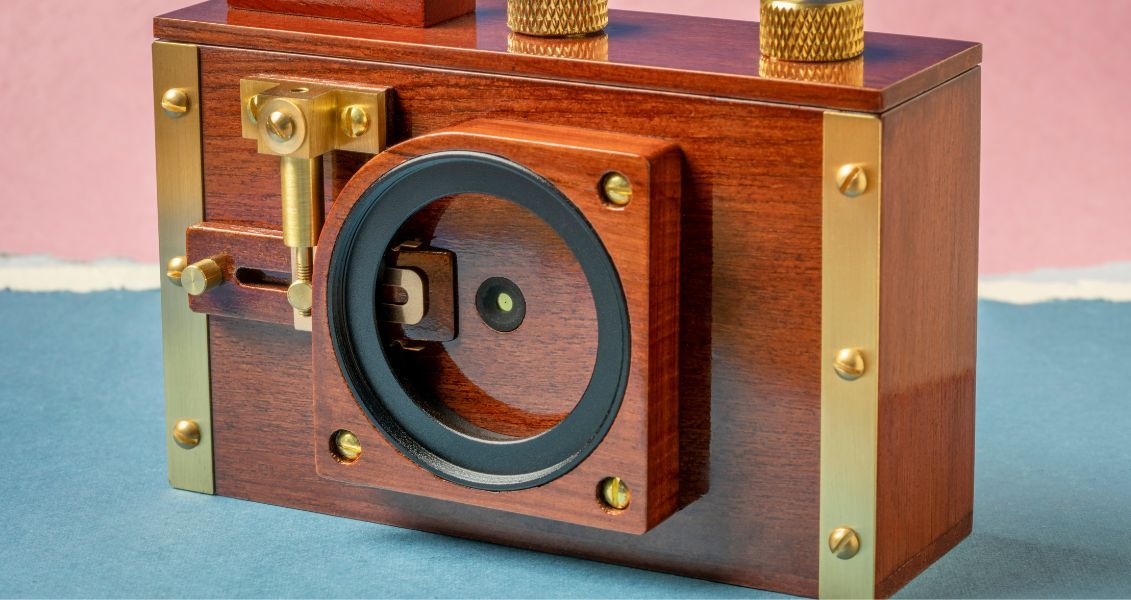 Всемирный день пинхол-фотографии - это возможность остановить мгновение, буквально и в переносном смысле, и отдохнуть от безумного темпа современной жизни, которая все больше зависит от технологий путем создания фотографии-обскуры