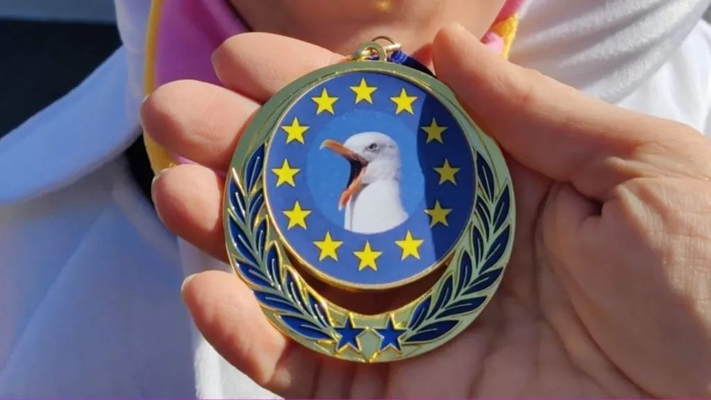 Купер был награжден медалью за победу в категории юниоров