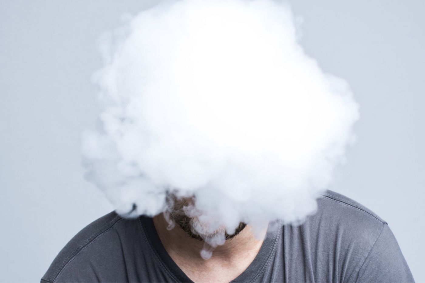 До сих пор никто точно не знает, что содержит пар электронных сигарет.