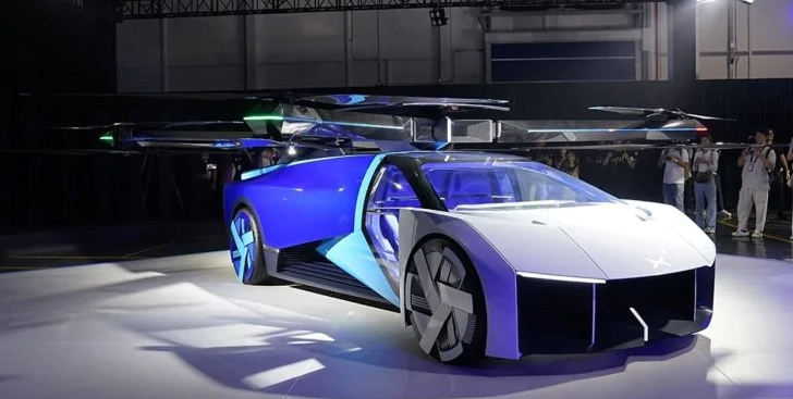 Літаюче авто AeroHT