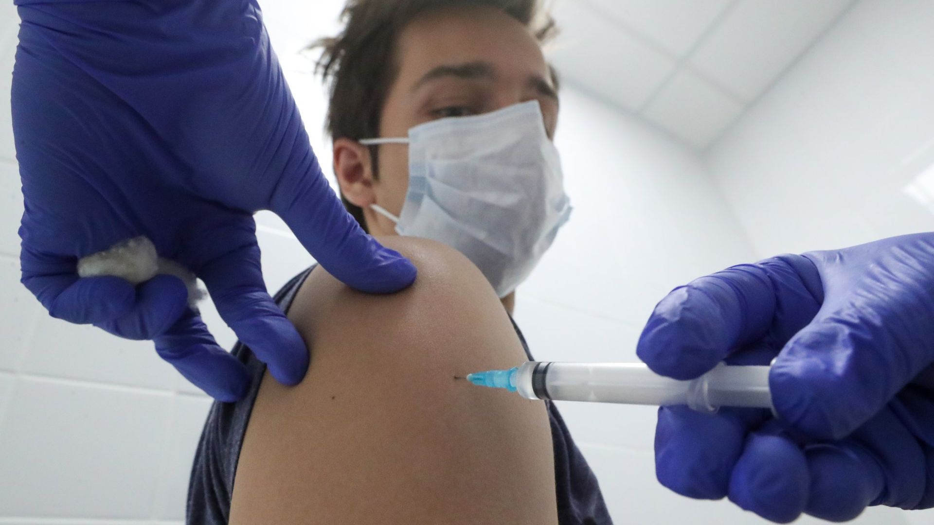 З часом актуальність вакцин знижується. З часом актуальність вакцин знижується.