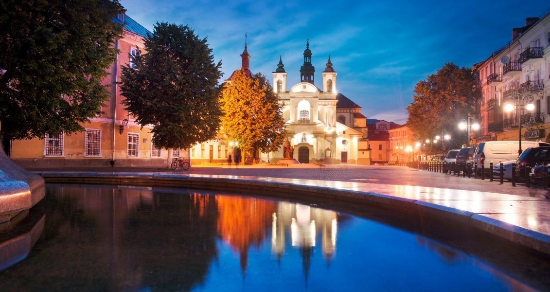 У центральній частині міста неможливо зустріти автівок – вона повністю пішохідна