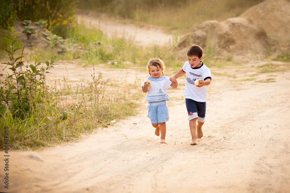 Фахівці підрахували, для того, щоб рухатися достатньо для хорошого здоров’я та самопочуття, люди повинні щодня здійснювати від 10 000 до 25 000 кроків в залежності від віку
