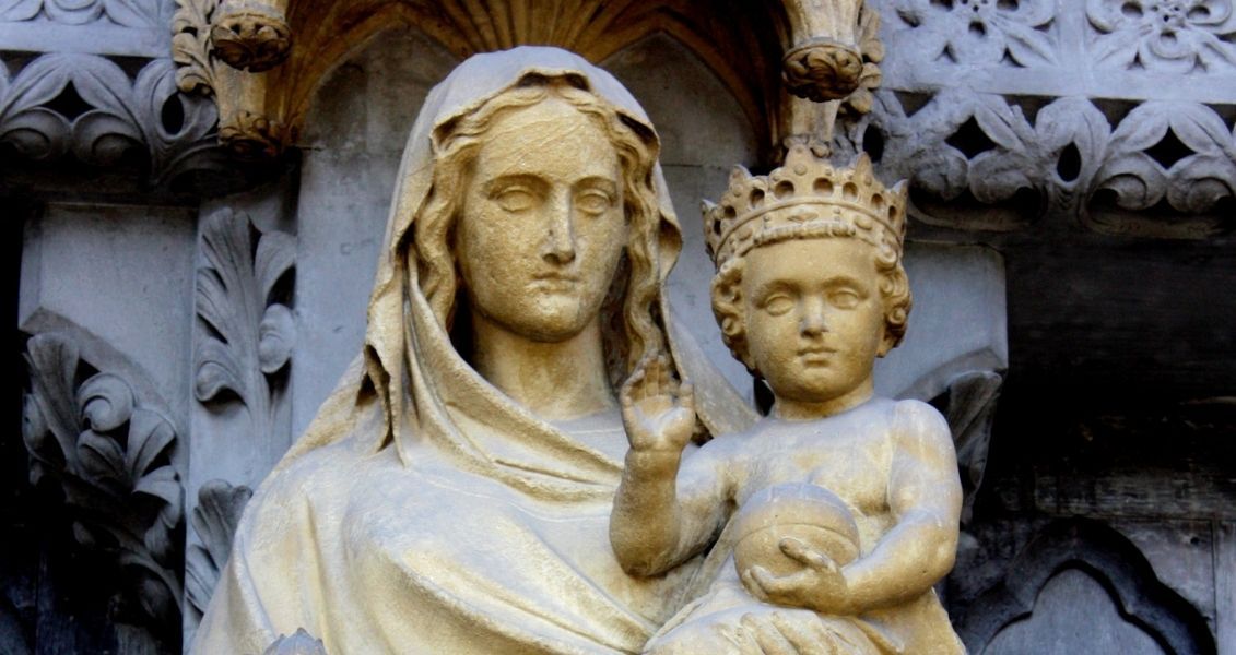 У Світлу П’ятницю не слід робити деяких речей. Насамперед це стосується сварок та лихослів’я. Також існує заборона на відвідини кладовища