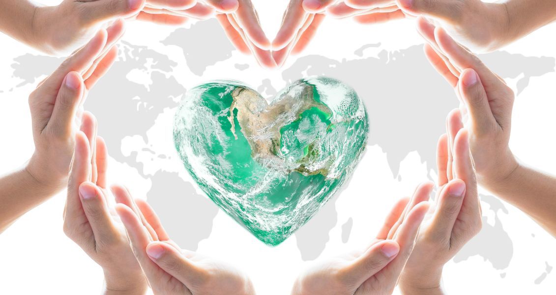 Он напоминает о том, что нужно ответственно использовать медиаплатформы и средства коммуникации, уважая достоинство других и способствуя правдивому и конструктивному диалогу