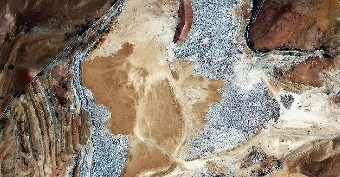 Це гігантське сміттєзвалище видно з космосу. 