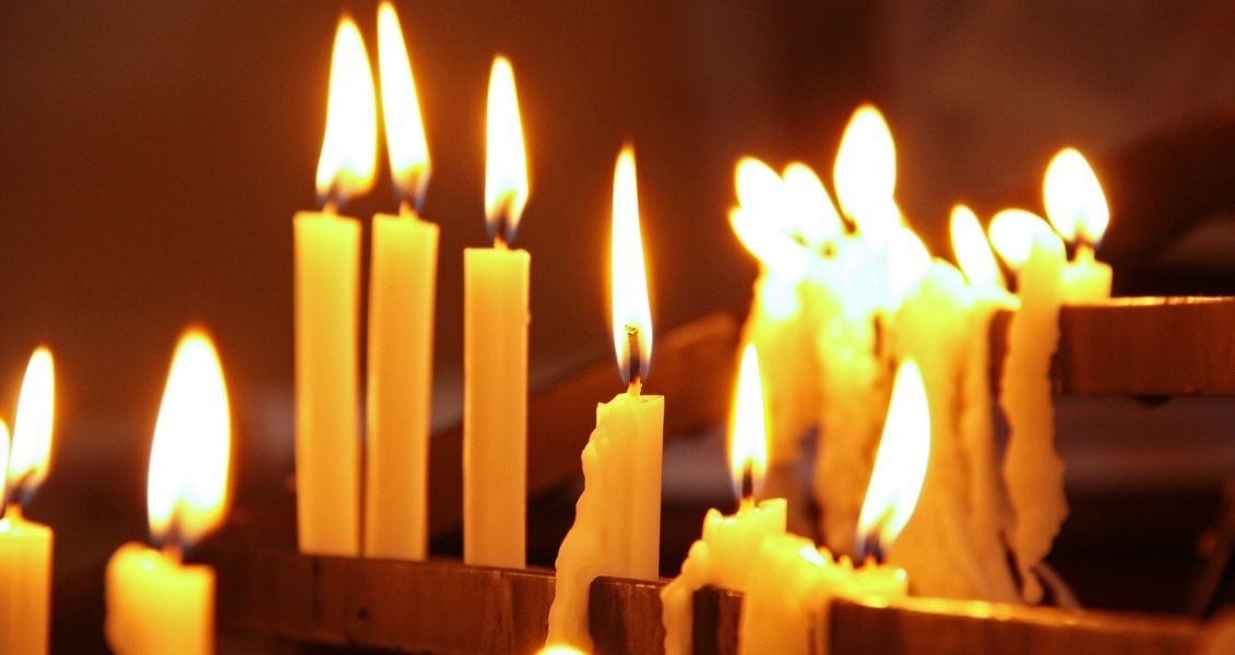 За традицією, потрібно помолитися біля могили. Посилене моління передбачає запрошення священика. Також близькі померлого можуть прочитати акафіст