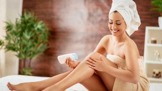 Зволожуючими засобами при кератозі потрібно користуватися частіше, ніж милом. Зволожуючими засобами при кератозі потрібно користуватися частіше, ніж милом.