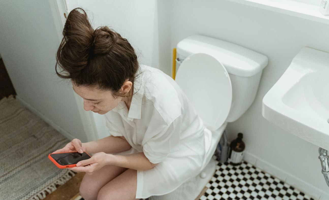 Впровадження ранкового прийому пре- і пробіотиків також може допомогти поліпшити роботу кишечника і дефекацію.