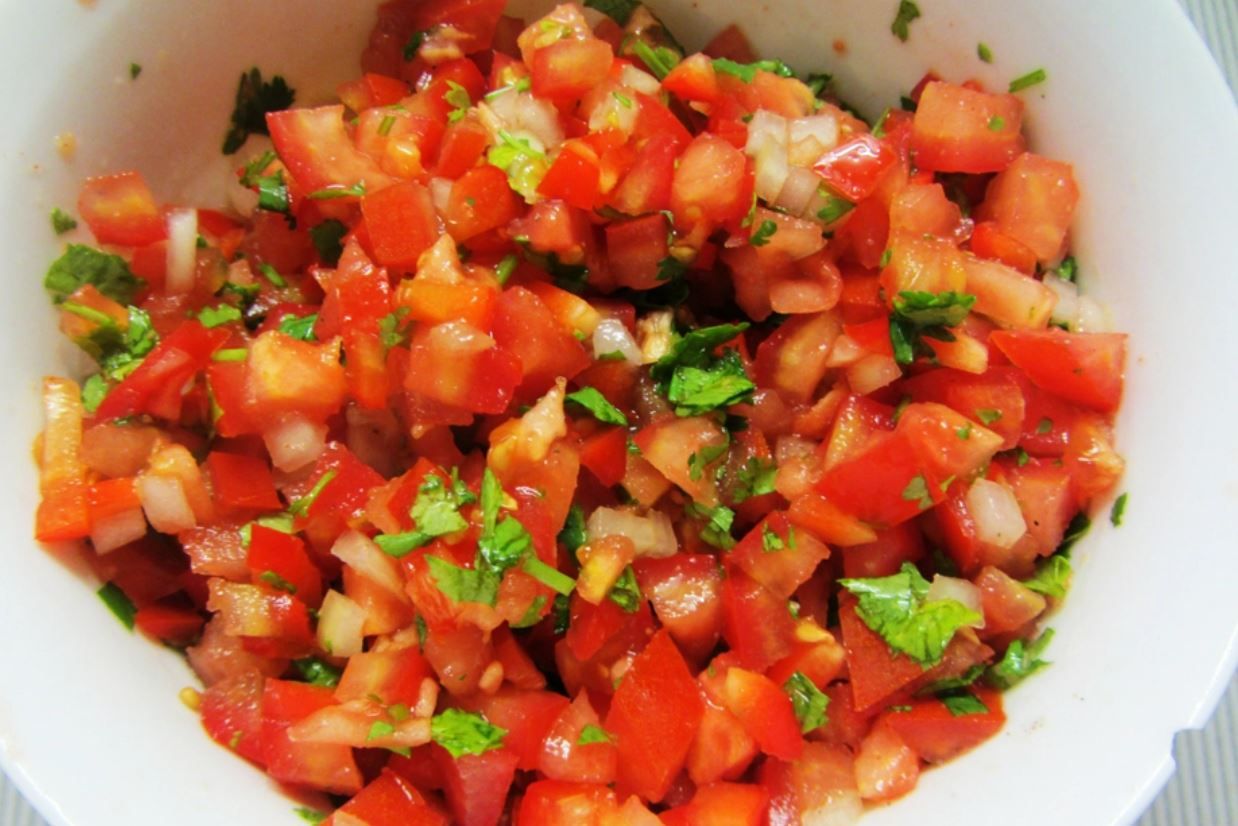 Эта закуска-заправка понравится тем, кто обожает томаты!