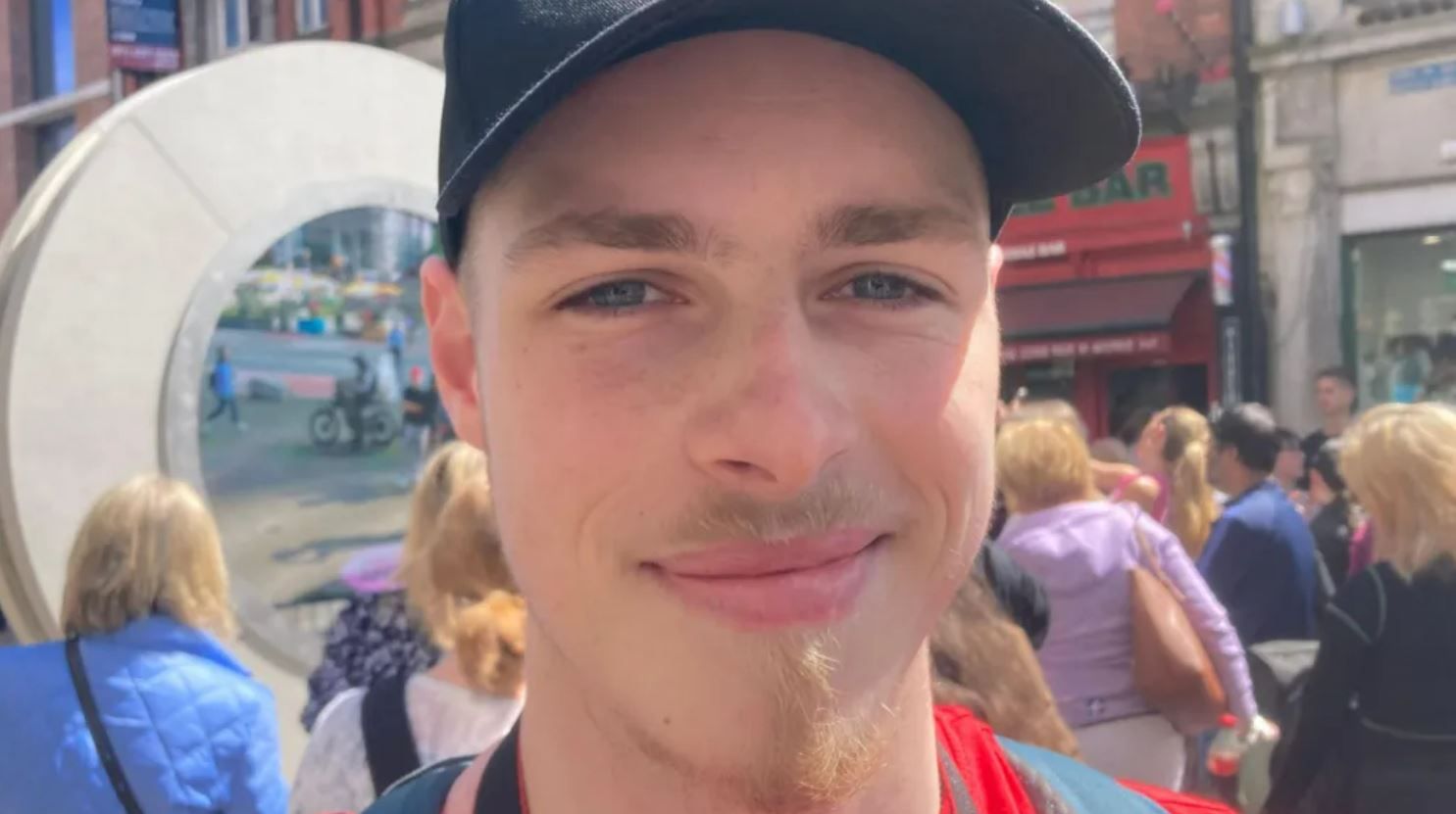 Молоді ірландці висловили незручність і даль щодо поведінки невихованих співвітчизників. 