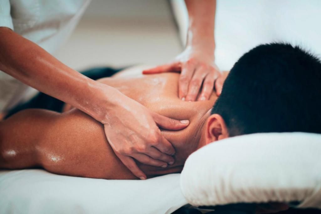 Масаж не прибере вузол, але зніме напругу та біль. Масаж не прибере вузол, але зніме напругу та біль.