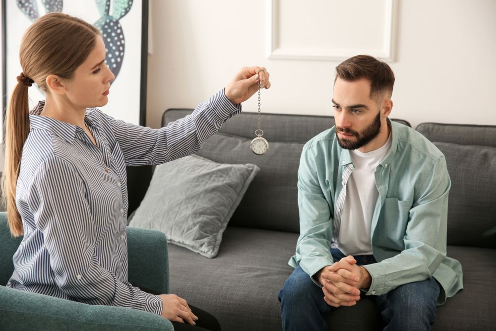 Как минимум, понятно, что гипноз - это больше, чем трюк. Как минимум, понятно, что гипноз - это больше, чем трюк.