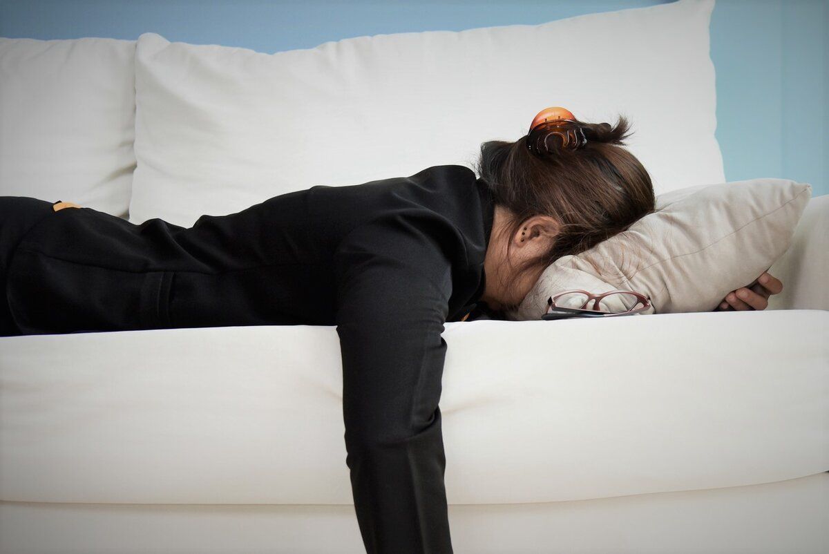 Стремительное и максимальное искажение обеспечивает сон лицом в подушку. Стремительное и максимальное искажение обеспечивает сон лицом в подушку.