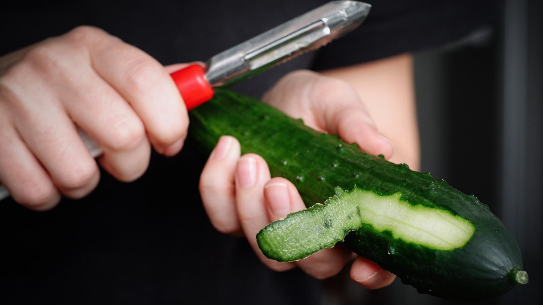 У шкірі огірка багато вітаміну К, необхідного для згортання крові. У шкірі огірка багато вітаміну К, необхідного для згортання крові.