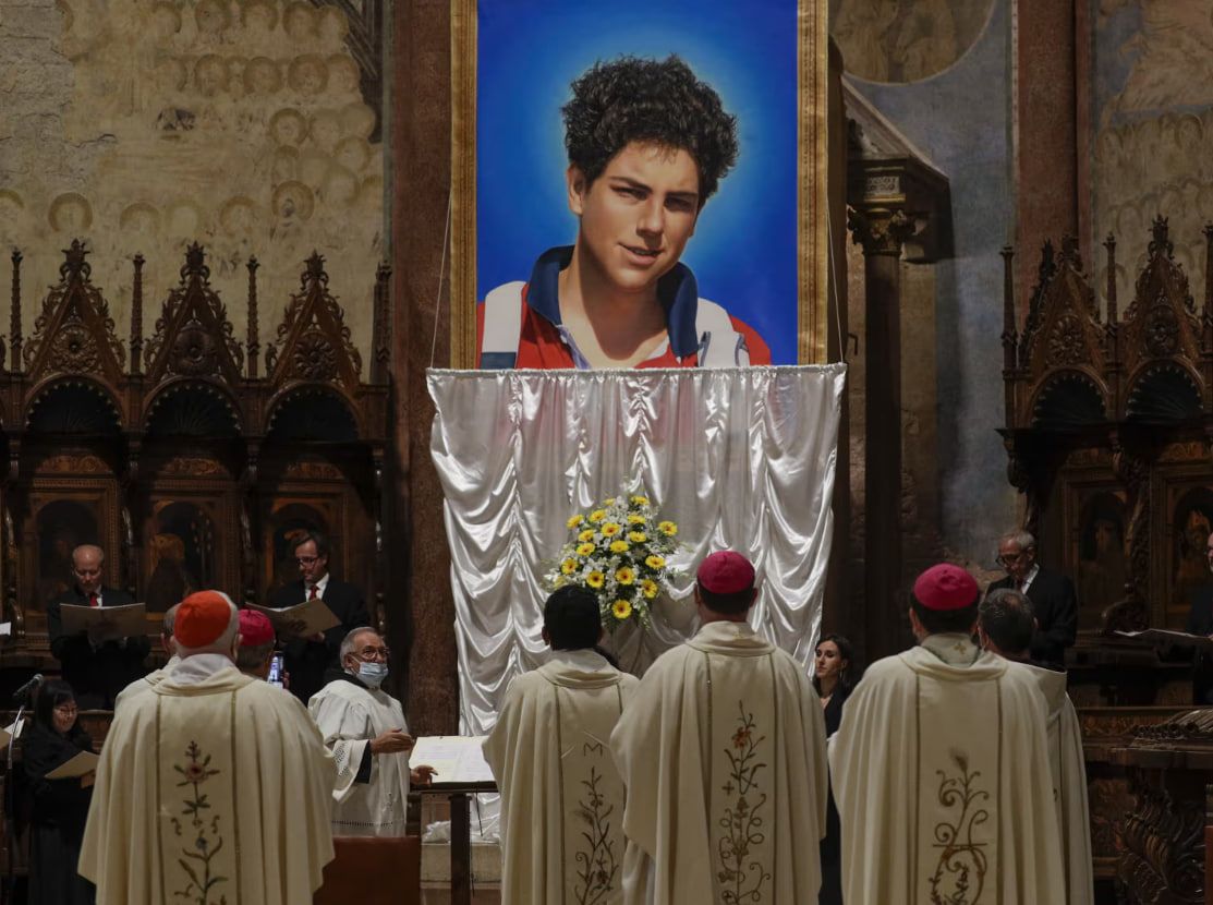 Після першого дива Карло був зарахований до лику блаженних. Після першого дива Карло був зарахований до лику блаженних.