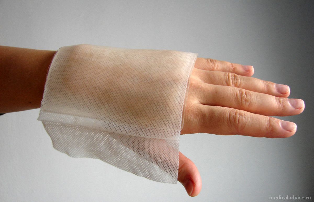 Протиопікова пов'язка охолоджує і не прилипає до рани. Протиопікова пов'язка охолоджує і не прилипає до рани.