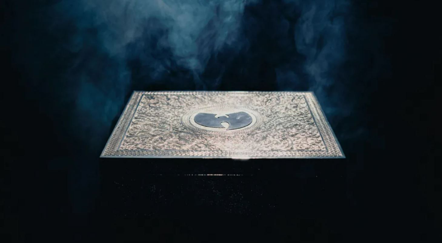 Альбом виглядає утаємничено!