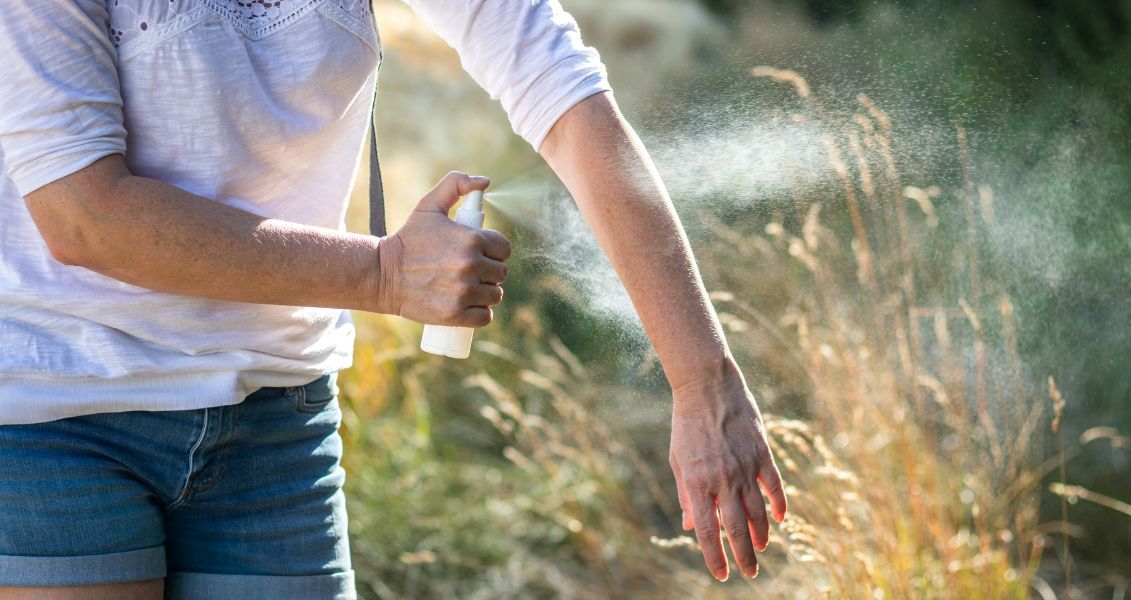 Після застосування засобу від комах ретельно вимийте руки з милом і водою, щоб уникнути випадкового проковтування продукту або торкання очей