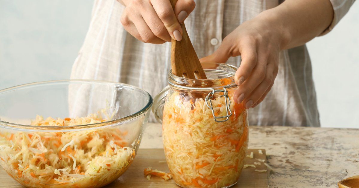 Звичайно, простіше з'їсти пігулку, ніж квасити капусту.