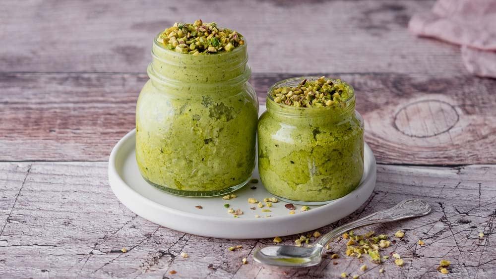 Зберігати фісташковий песто можна до 5 днів у холодильнику Зберігати фісташковий песто можна до 5 днів у холодильнику