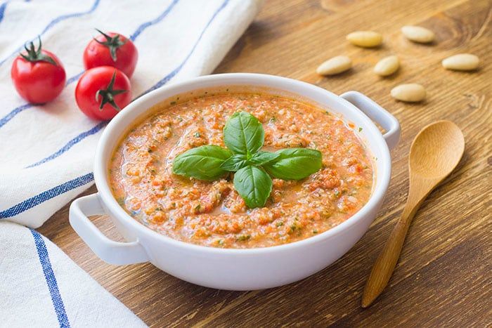 Коли вийде сметаноподібна суміш, це означає, що помідорний песто готовий! Коли вийде сметаноподібна суміш, це означає, що помідорний песто готовий!